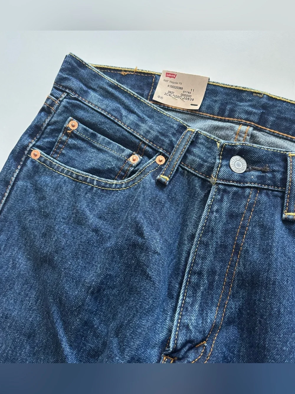 Men’s Levi’s 505 32 x 32 regular fit dark wash straight leg new with tags
